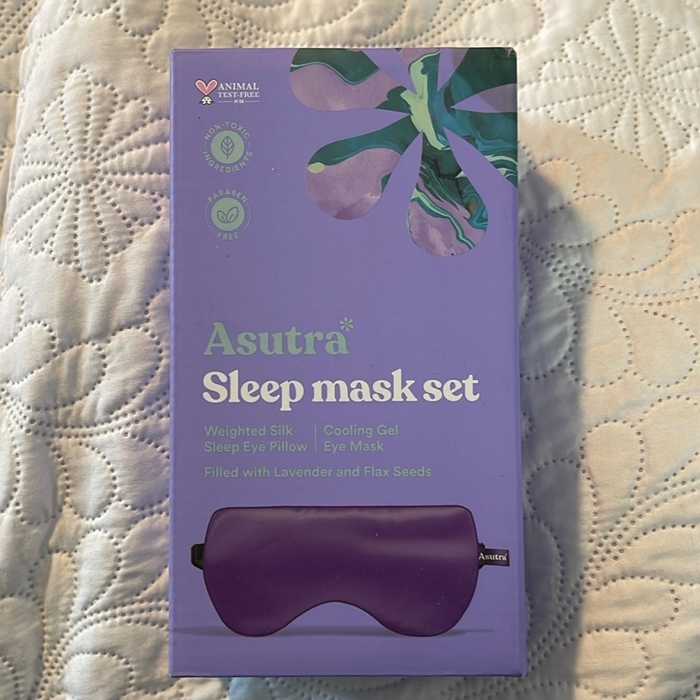 Asutra Sleep mask set.